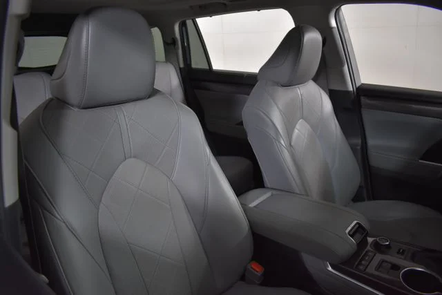Used 2021  Toyota Platinum image 21