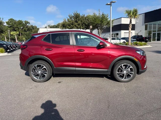 Used 2023 Red Buick Select image 3