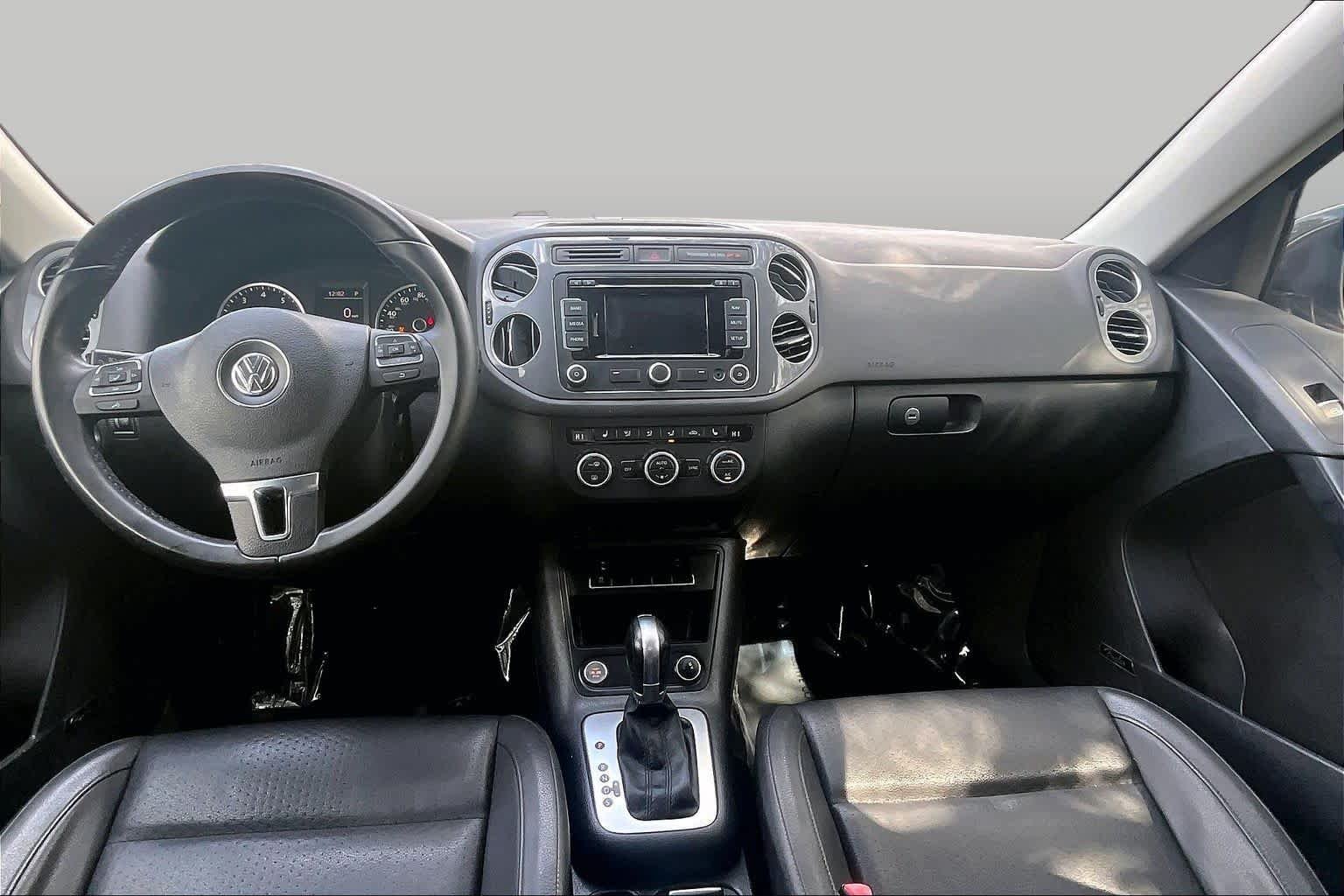 Used 2014 Pepper Gray Metallic Volkswagen SEL image 16