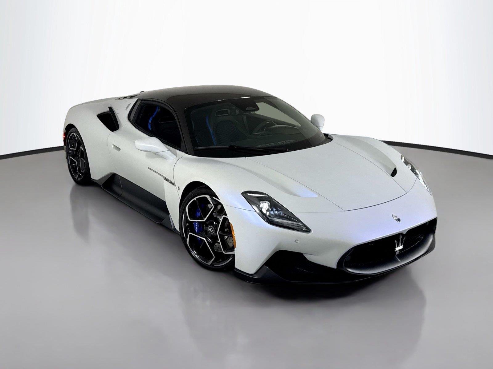 Used 2023 Bianco Solid Maserati  image 44