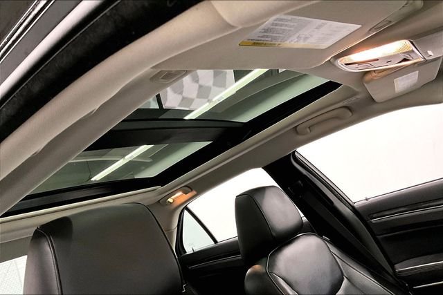 2023 Chrysler 300 Touring L - Photo 18