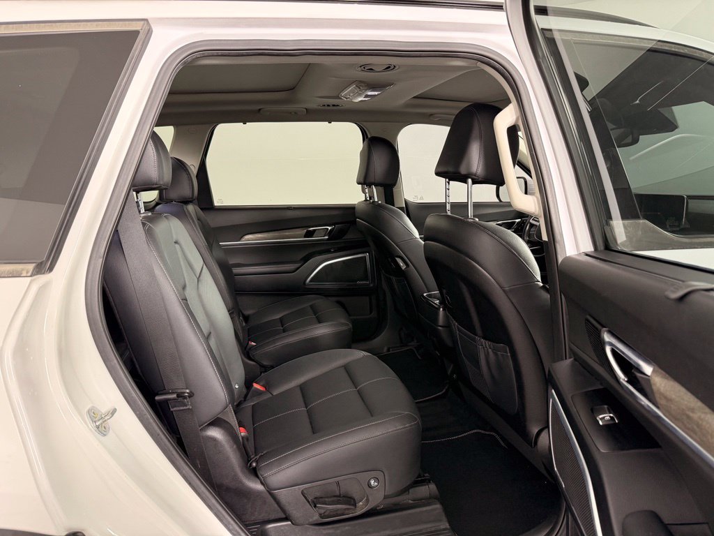 Used 2022 Glacial White Pearl Kia SX image 24