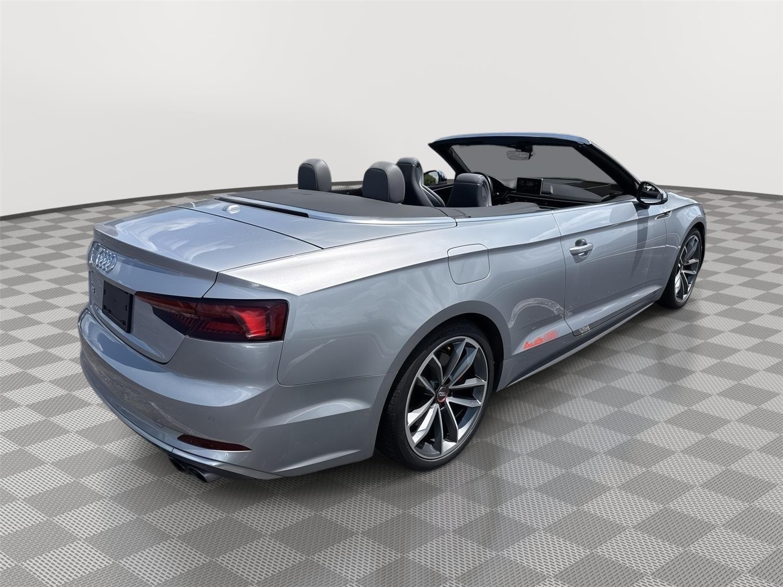 Used 2018 Florett Silver Metallic/Black Roof Audi Prestige image 16