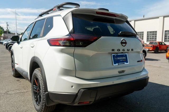 New 2026 Everest White Pearl TriCoat Nissan Rock Creek® image 7