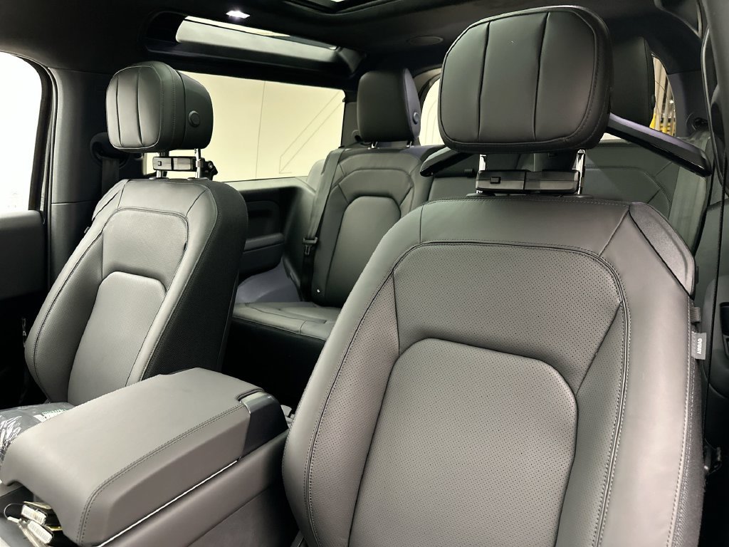 New 2026 Santorini Black Land Rover V8 image 10