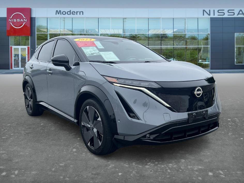Used 2024 Boulder Gray Pearl/Black Diamond Pearl Nissan PLATINUM+ image 3