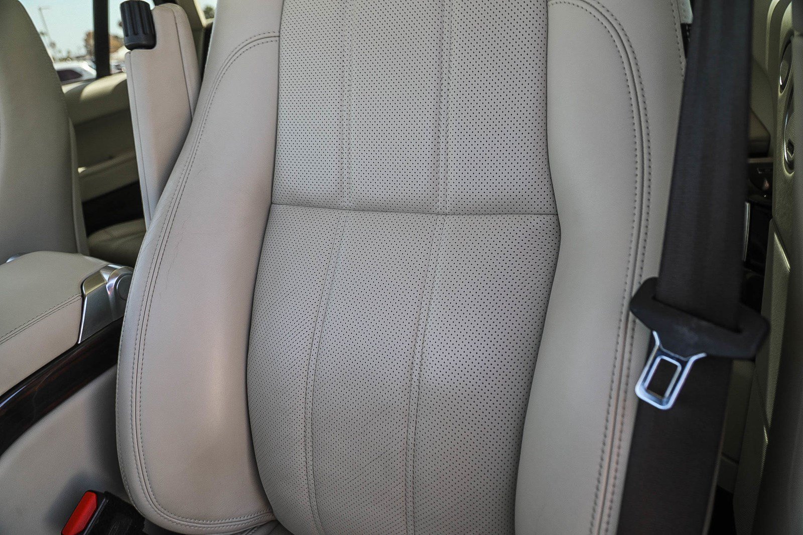 Used 2017 Indus Silver Land Rover HSE image 23