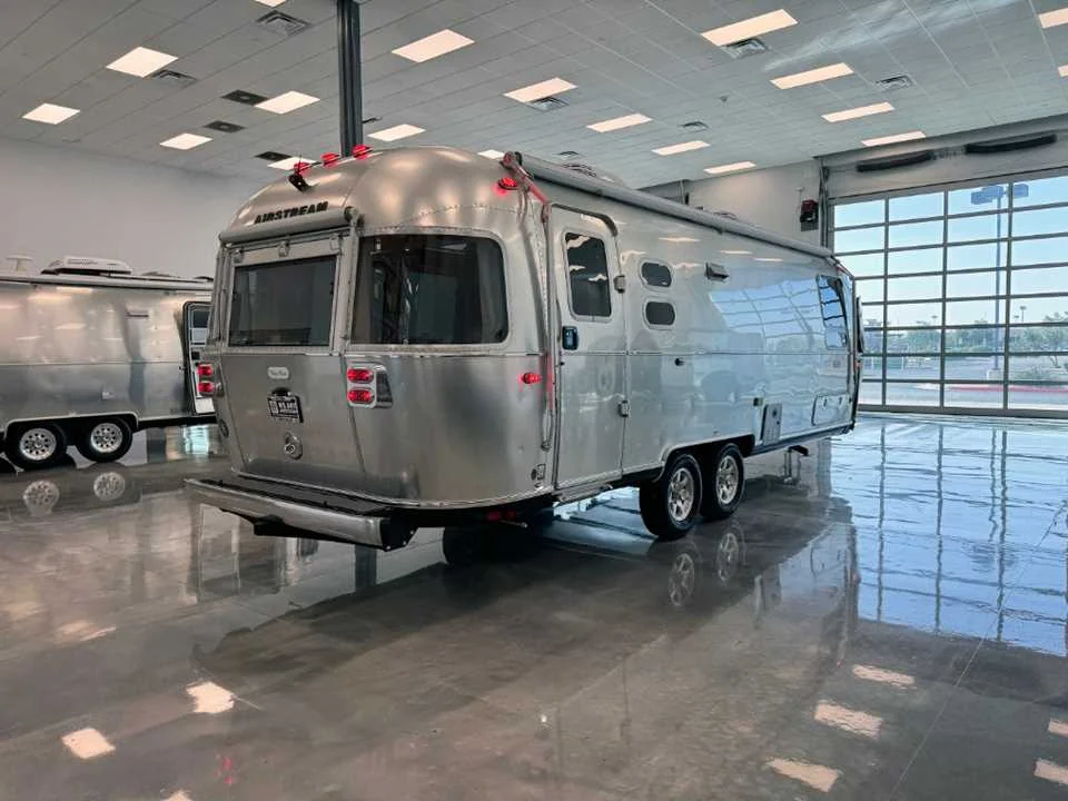 Used 2025 SILVER AIRSTREAM  image 2