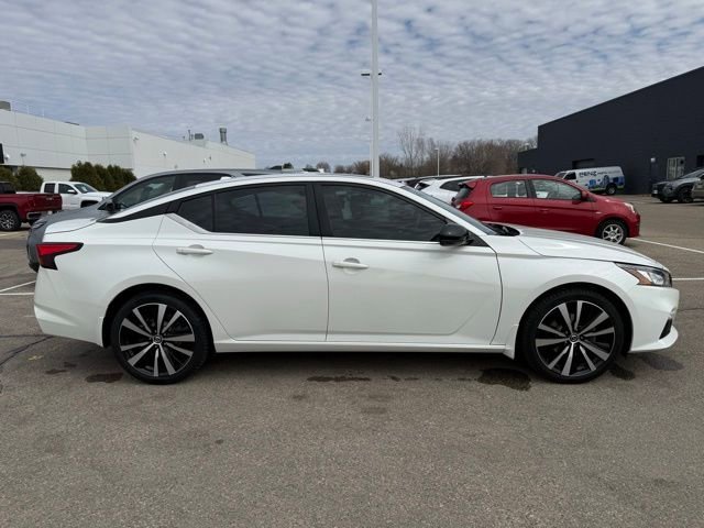 Used 2019 Nissan Altima SR with VIN 1N4BL4CW7KN317941 for sale in Rochester, Minnesota