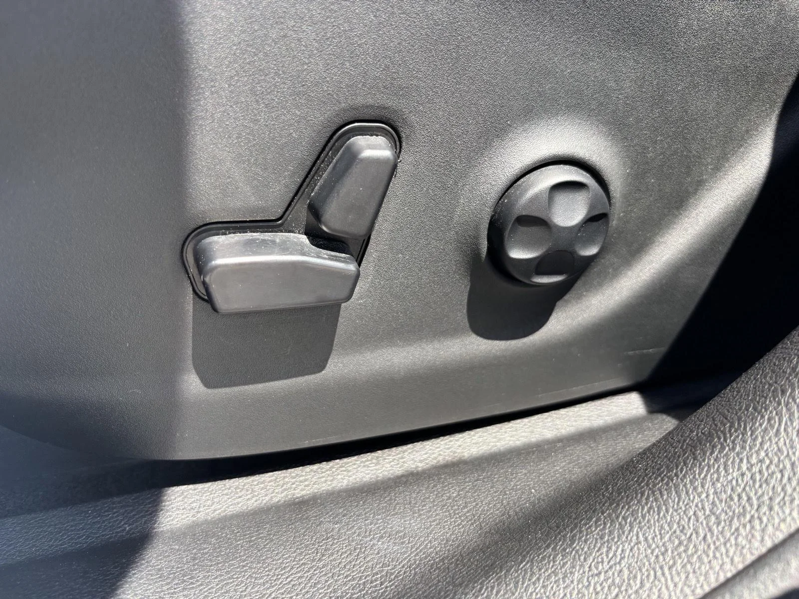 Used 2019 Diamond Black Crystal Pearlcoa Jeep Latitude Plus image 14
