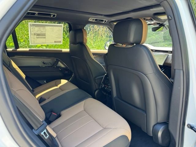 New 2026 Fuji White Land Rover Dynamic SE image 15