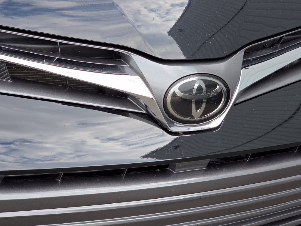 Used 2020 Black Toyota XLE Premium image 13