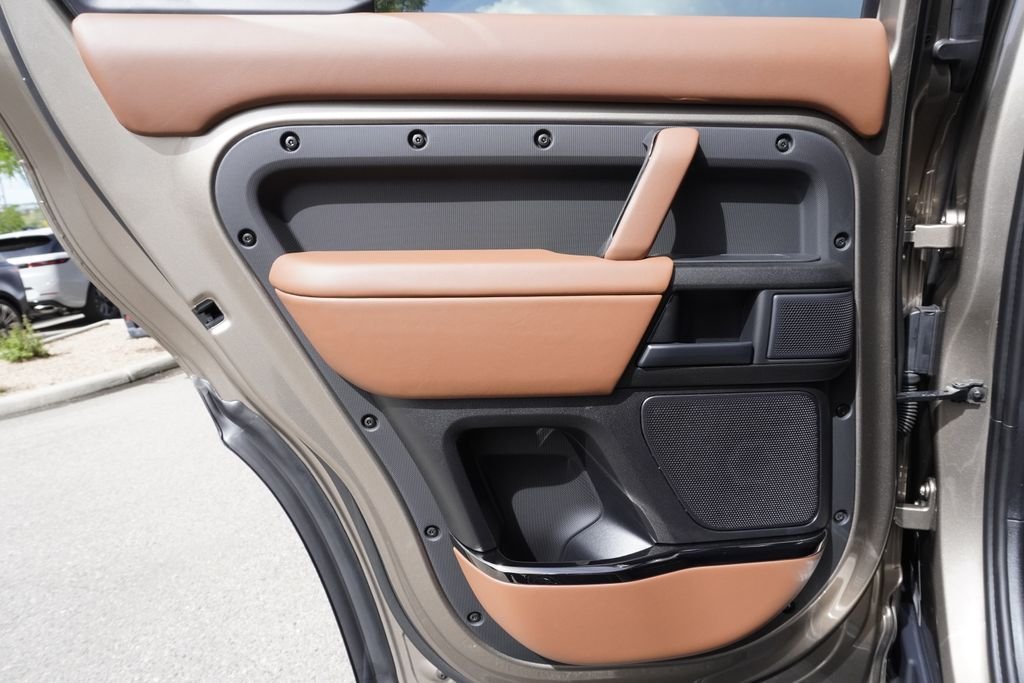 New 2026 Petra Copper LAND ROVER OCTA image 28