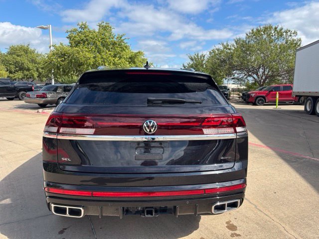 Used 2024 Black Volkswagen 2.0T SEL R-Line image 6