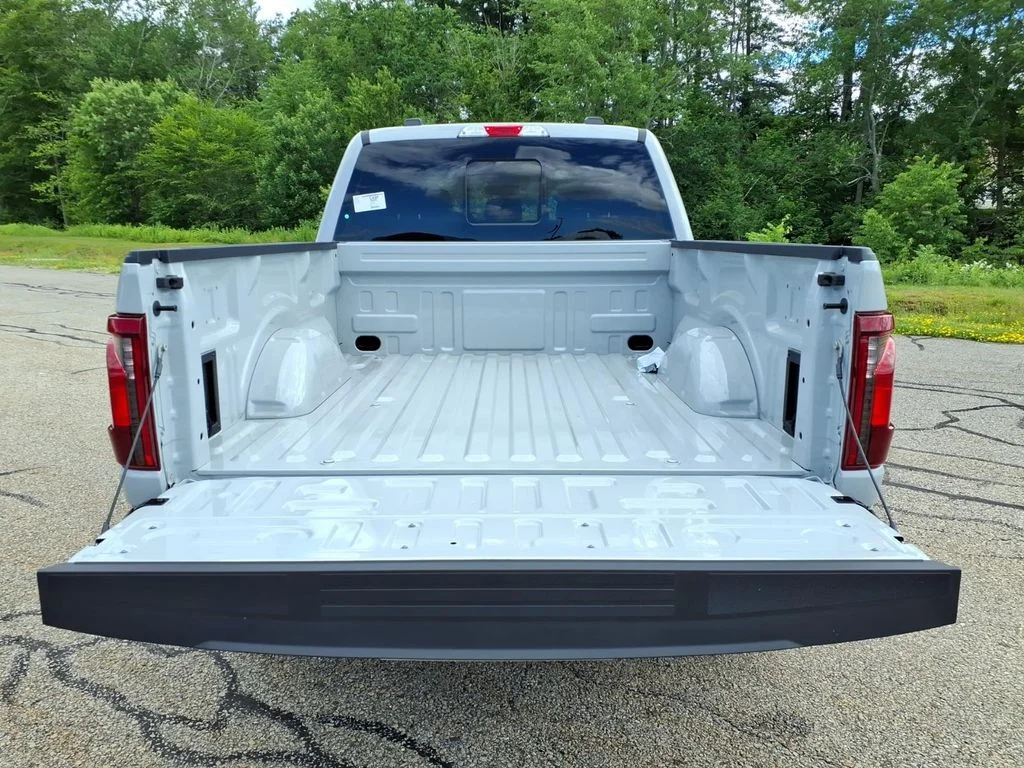 New 2026 Avalanche Ford XLT image 7