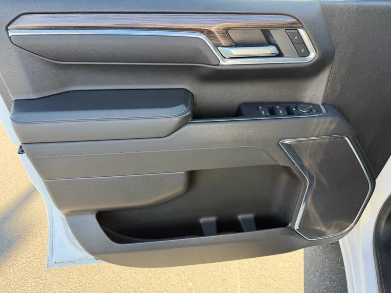 Used 2024 Summit White Chevrolet RST image 17