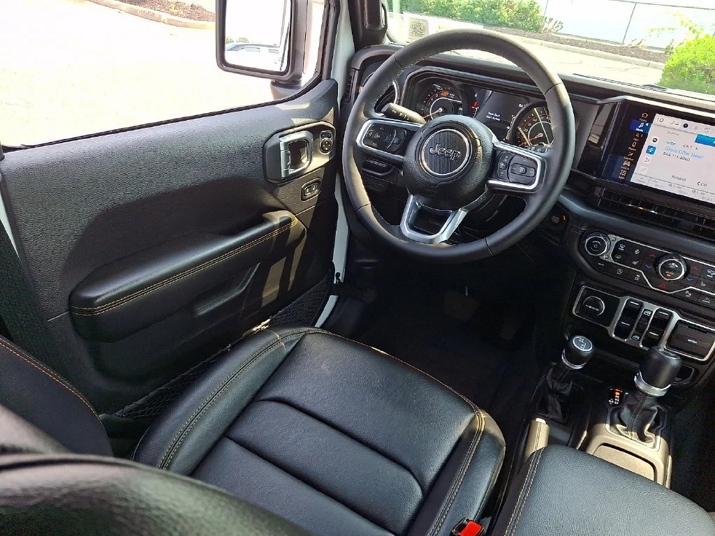 Used 2025 White Jeep 4-Door Sahara 4x4 image 15