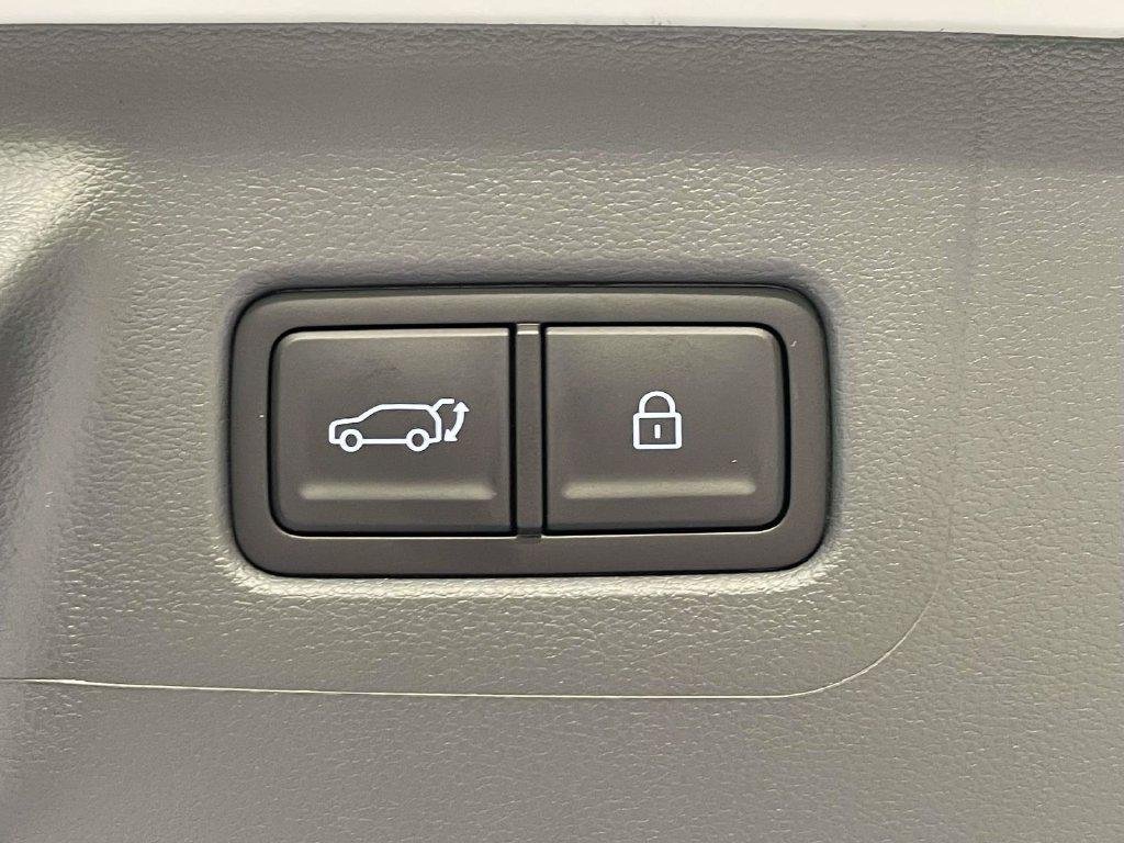 New 2027 White Hyundai SE FWD image 9