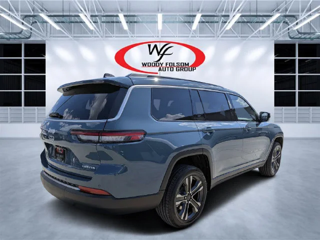 New 2027 Steel Blue Paint Jeep Limited image 3