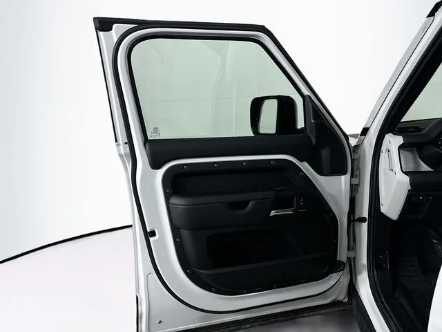 Certified Used 2025 Fuji White Land Rover S image 11