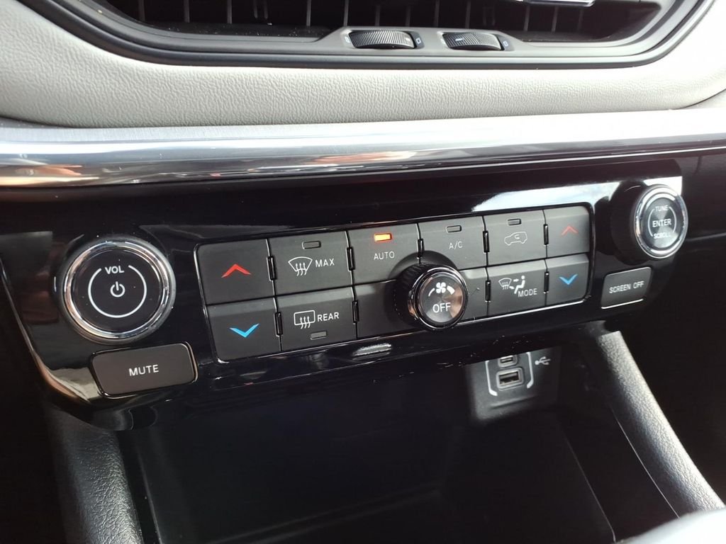 Certified Used 2024 Silver Jeep Limited image 17