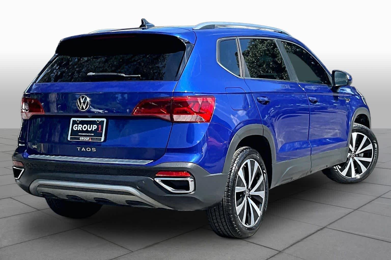 Certified Used 2023 Dusk Blue Metallic Volkswagen SE image 13