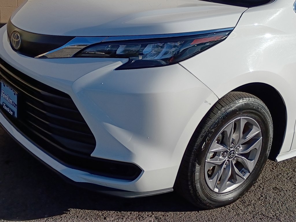Used 2025 Ice Toyota LE image 10