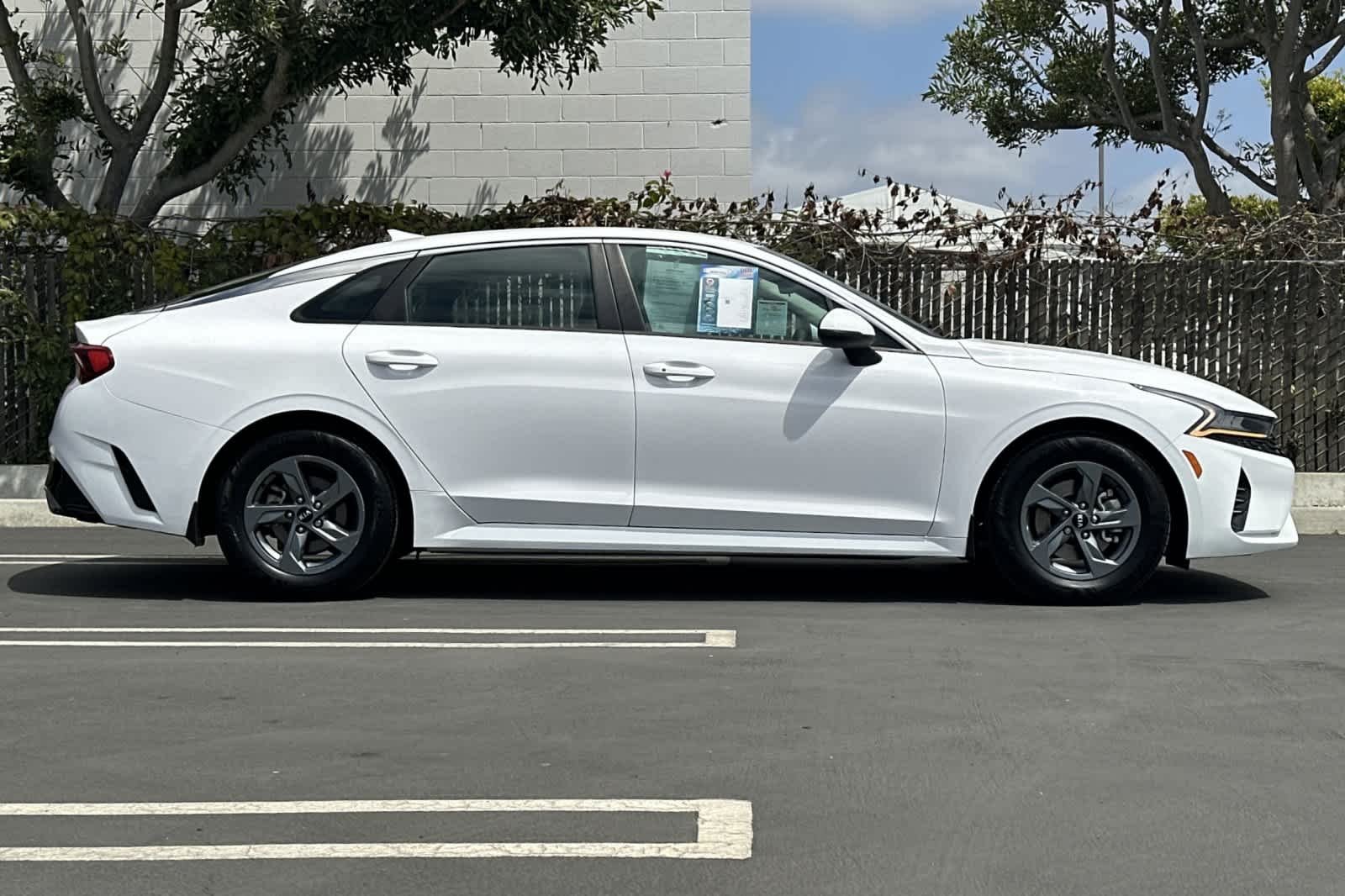Used 2021 Glacial White Pearl Kia LXS image 4
