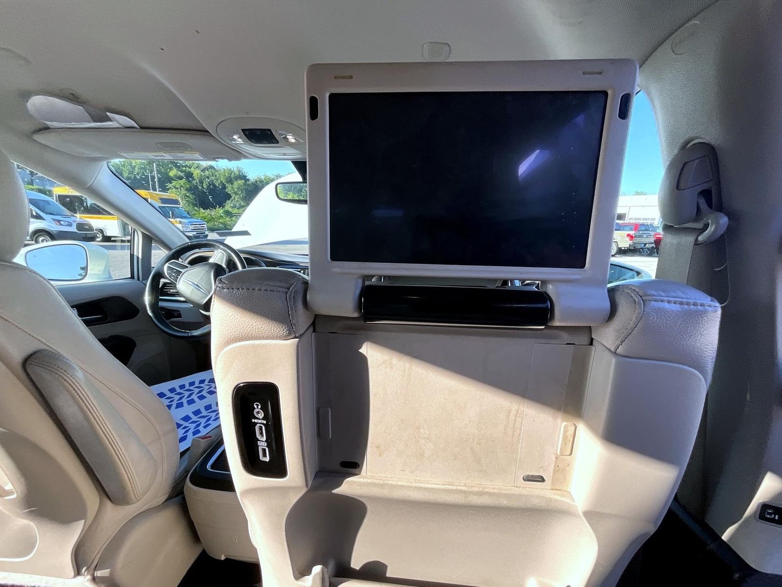 Used 2019 White Chrysler Touring L Plus image 22