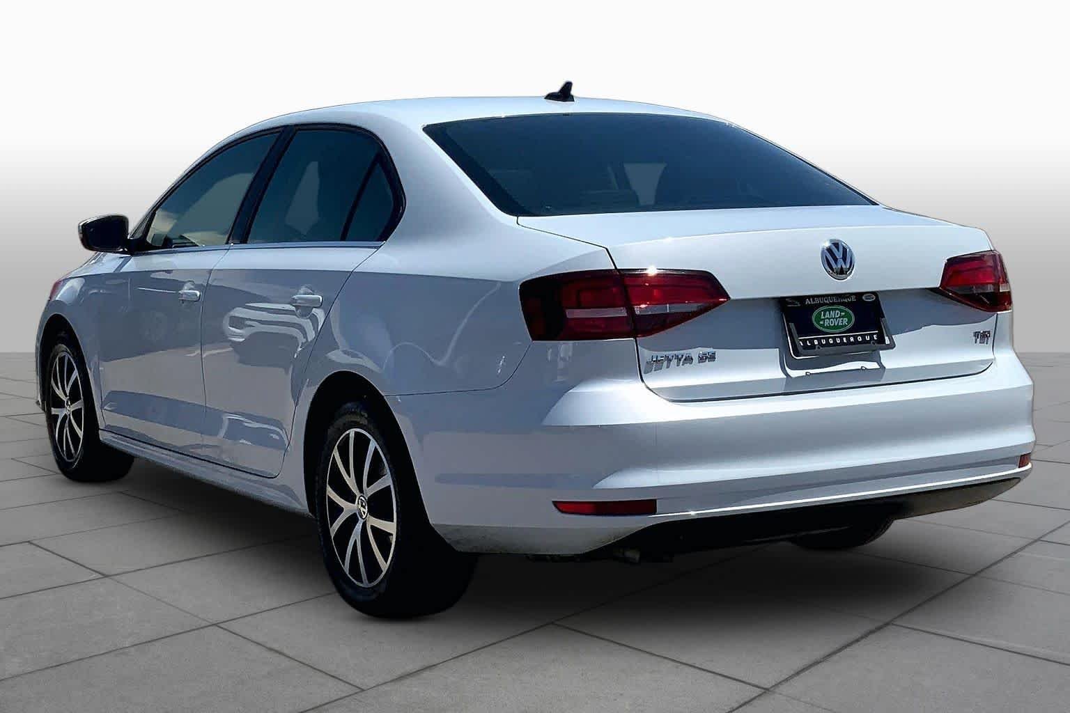 Used 2017  Volkswagen 1.4T SE image 11