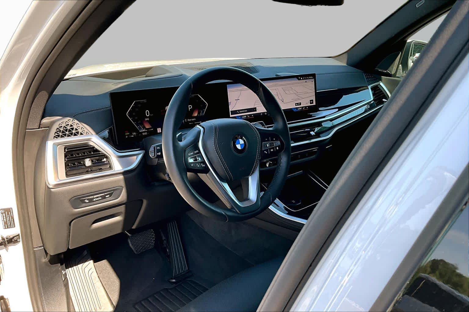 Used 2026 Alpine White BMW sDrive40i image 33