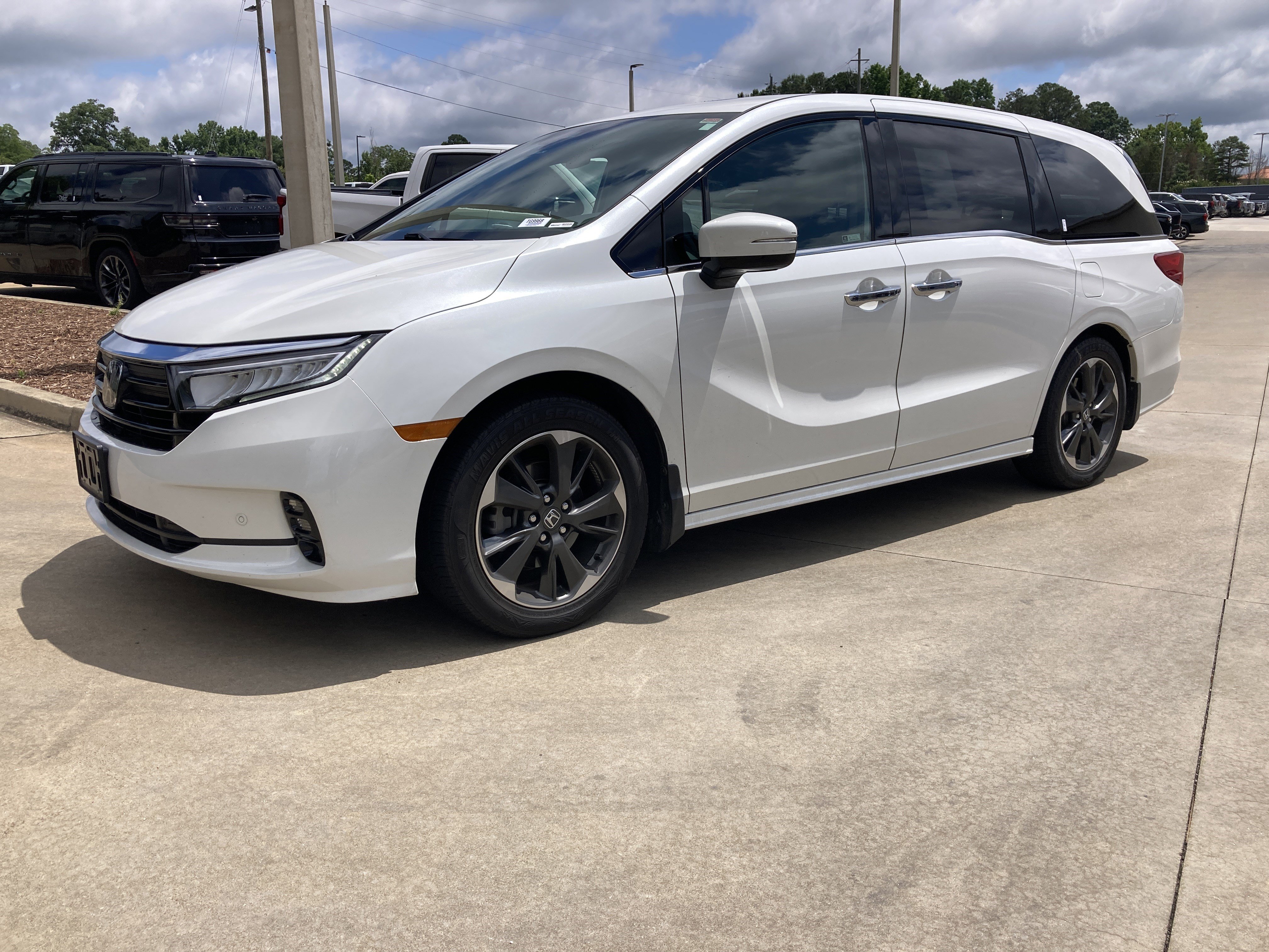 2022 Honda Odyssey Elite's photo