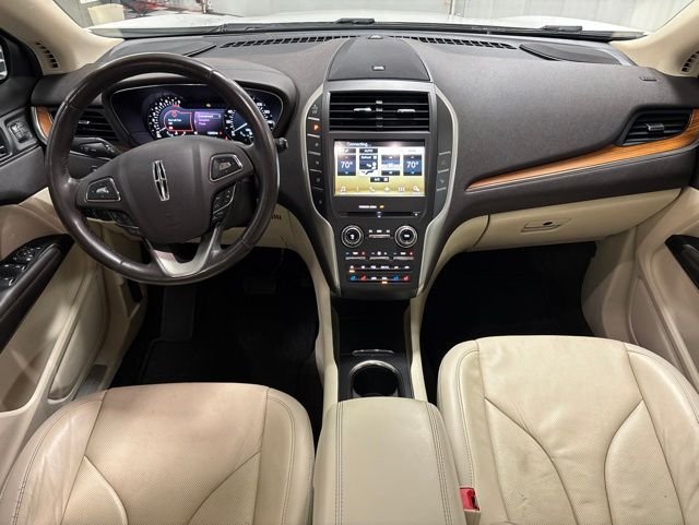 Used 2016 White Lincoln Reserve image 13