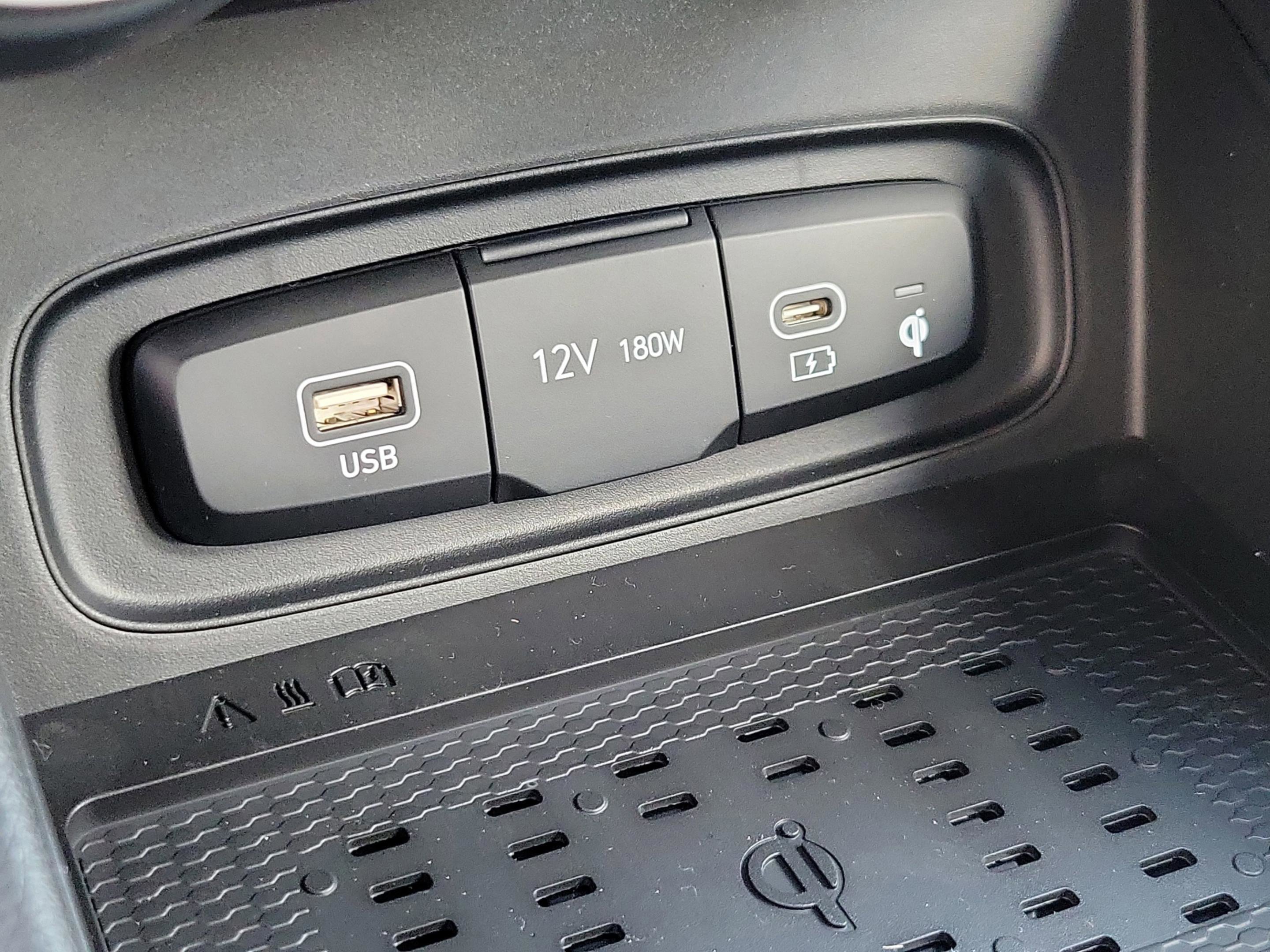 2025 Hyundai Venue Limited - Photo 24