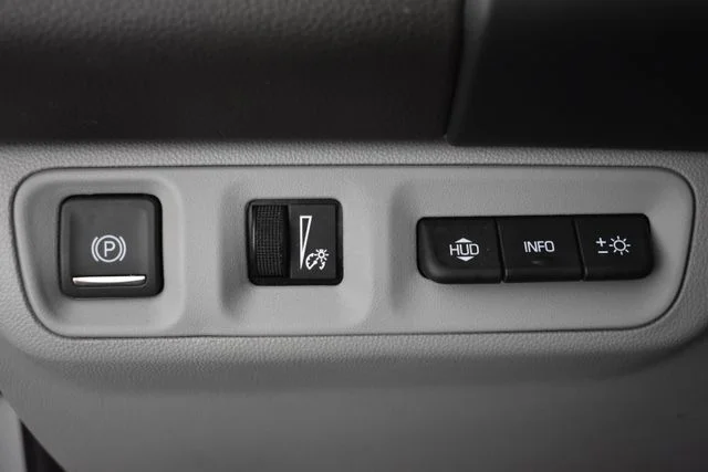 Used 2022 White GMC SLT image 36