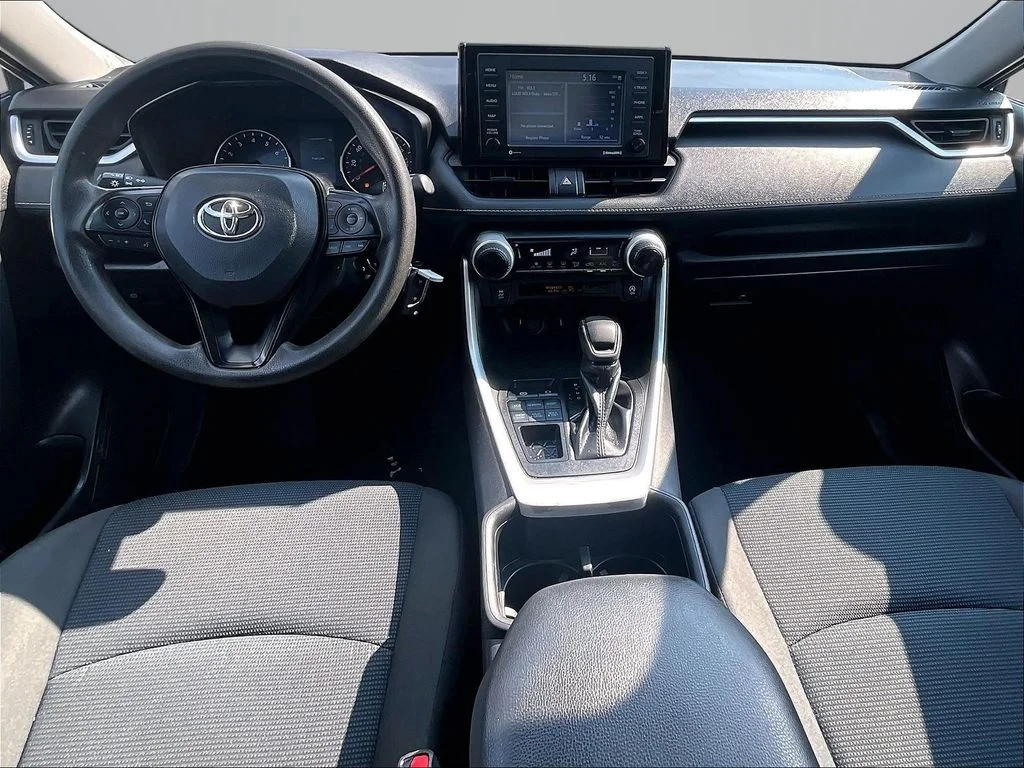 Used 2022 White Toyota LE image 17