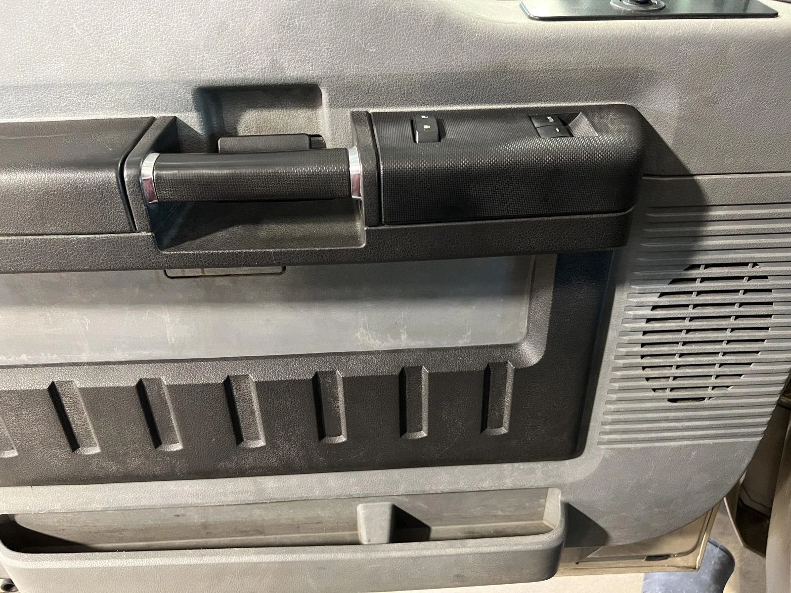 Used 2011 Pale Adobe Metallic Ford XL image 13