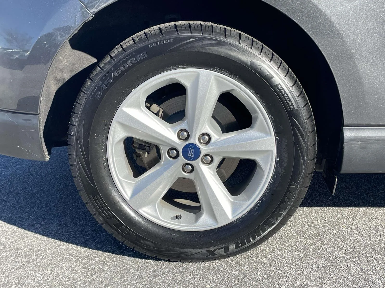 Used 2020 Magnetic Metallic Ford SE image 31