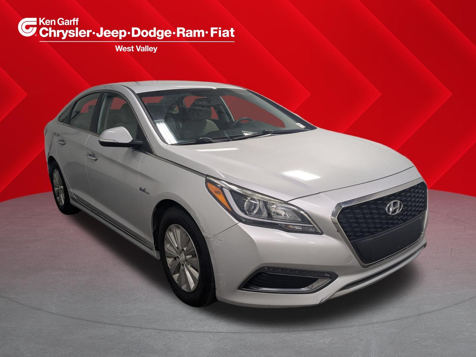 Used 2016 Starlight Silver Hyundai SE image 1