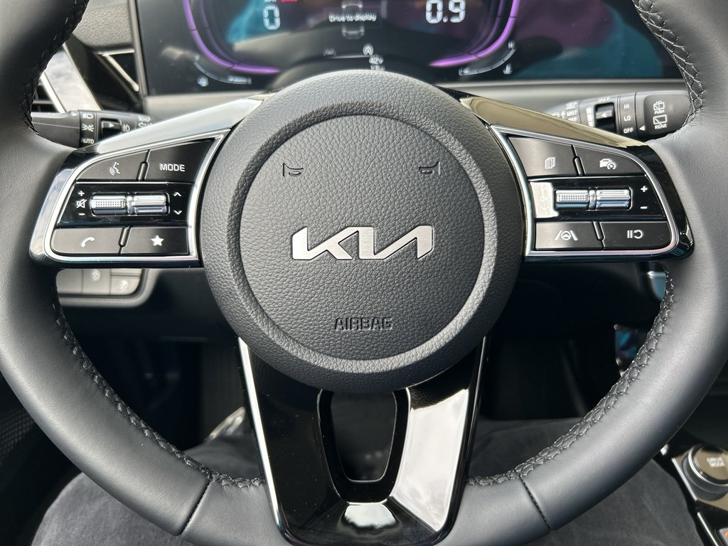 New 2026 Clear White / Black Roof Kia S image 24