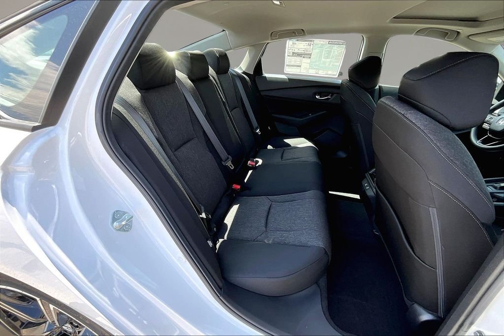 New 2026 Platinum White Pearl Honda SE image 9