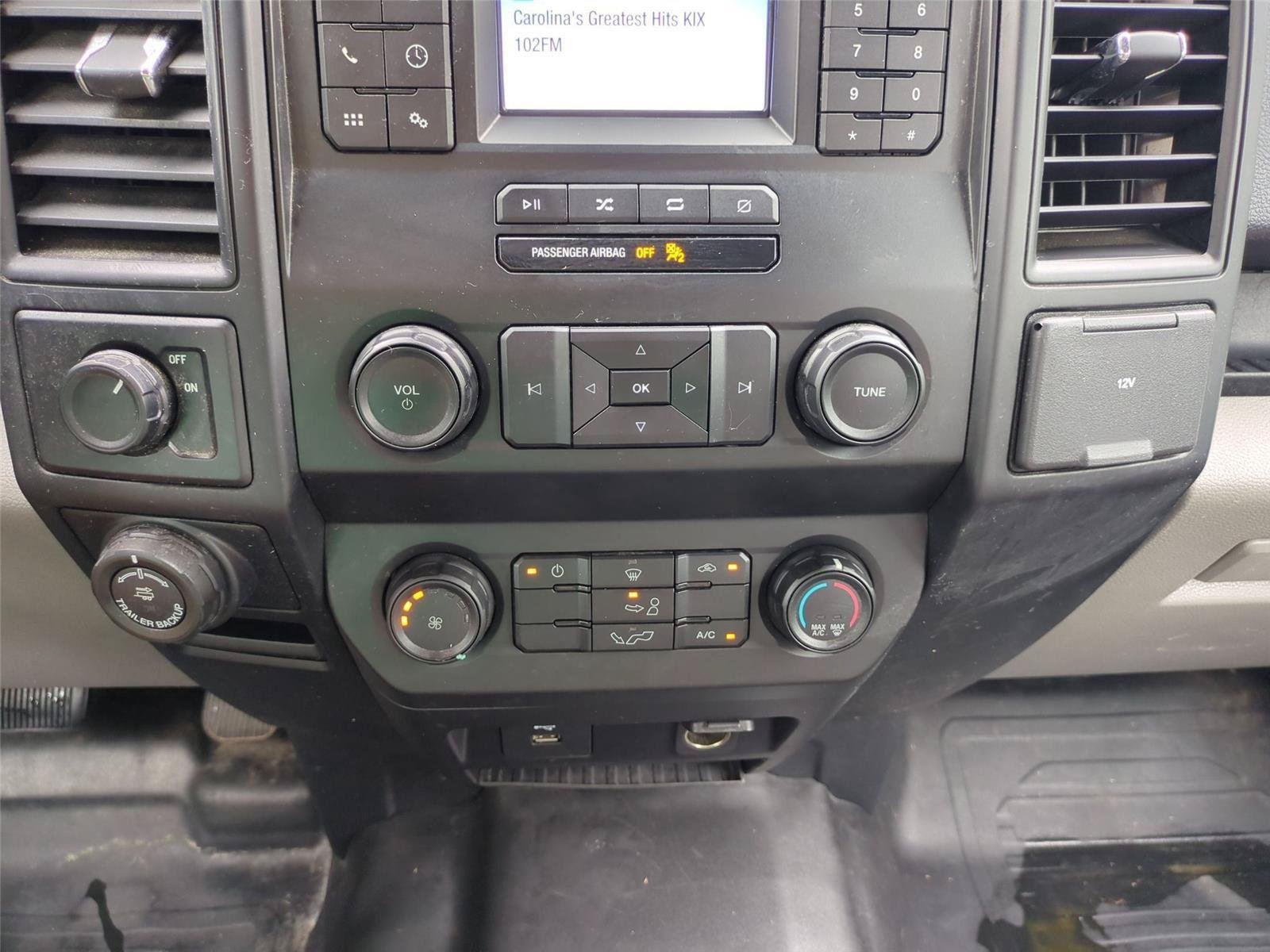 Used 2019 Oxford White Ford XL image 27