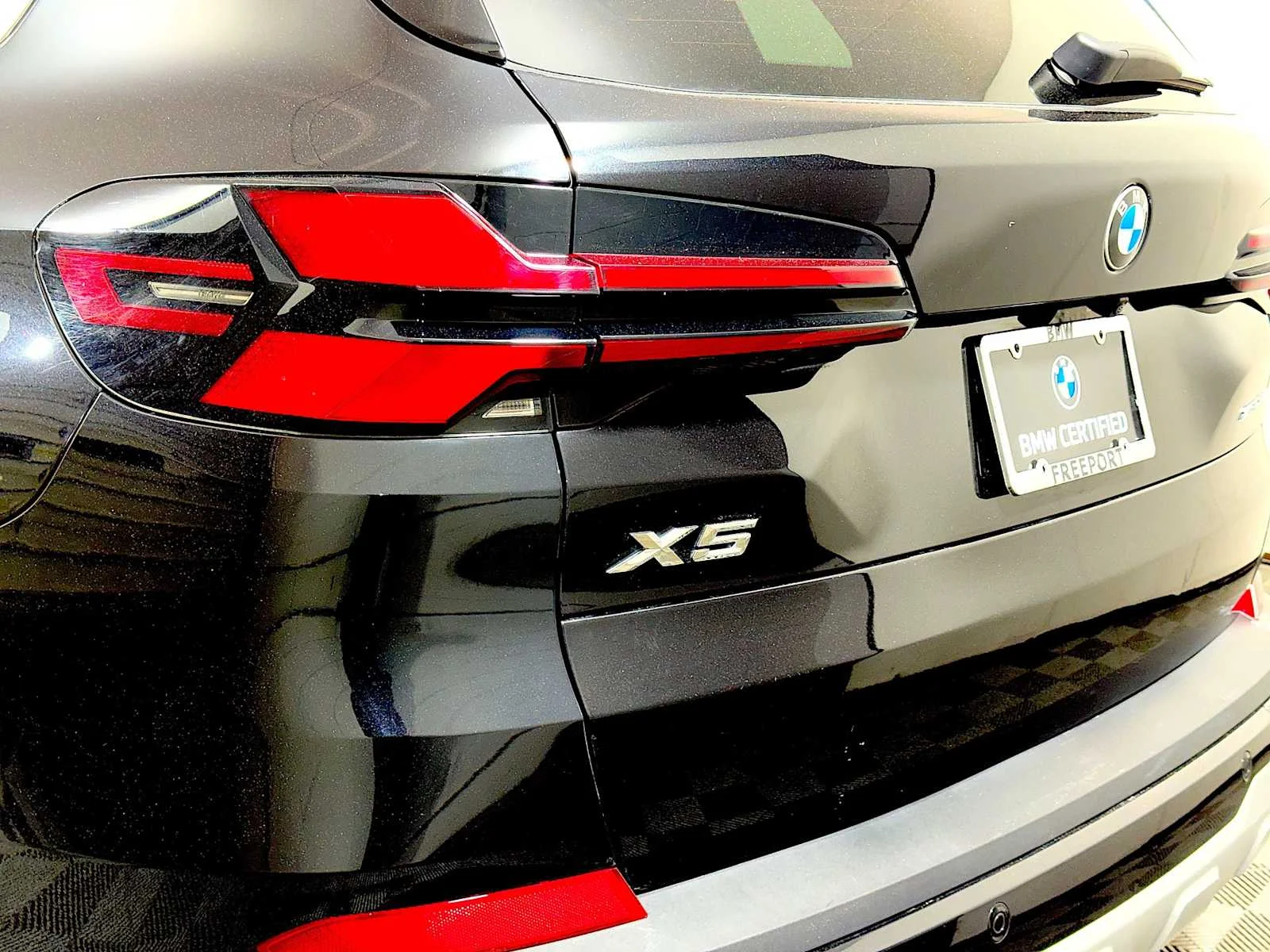 Certified Used 2024 Black Sapphire Metallic BMW xDrive40i image 27