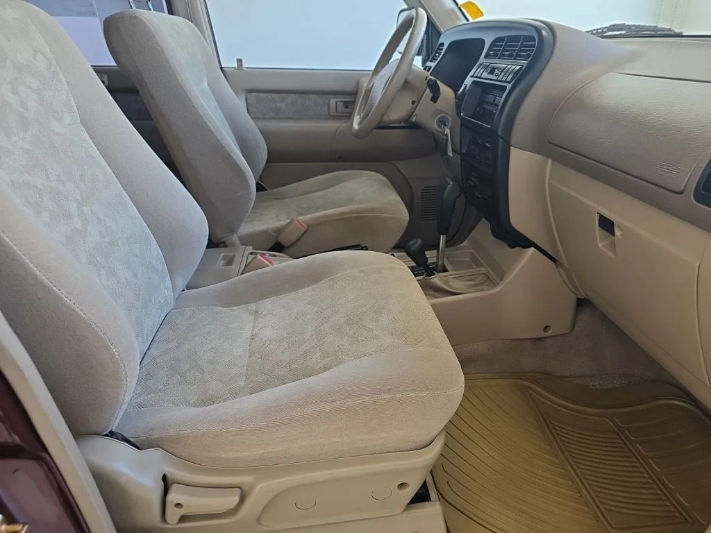 Used 2000 Red Isuzu S image 24