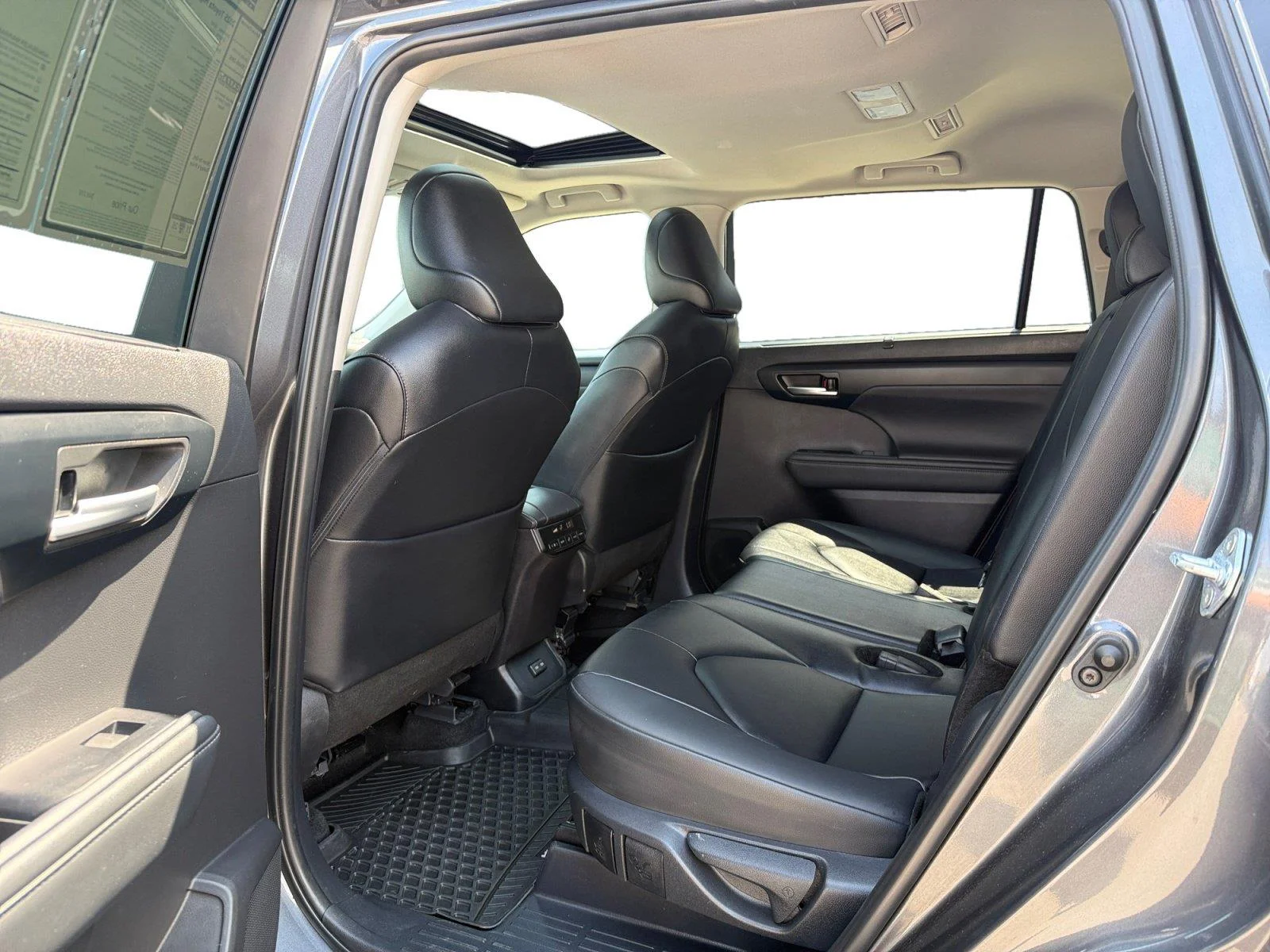 Used 2025  Toyota Platinum image 21