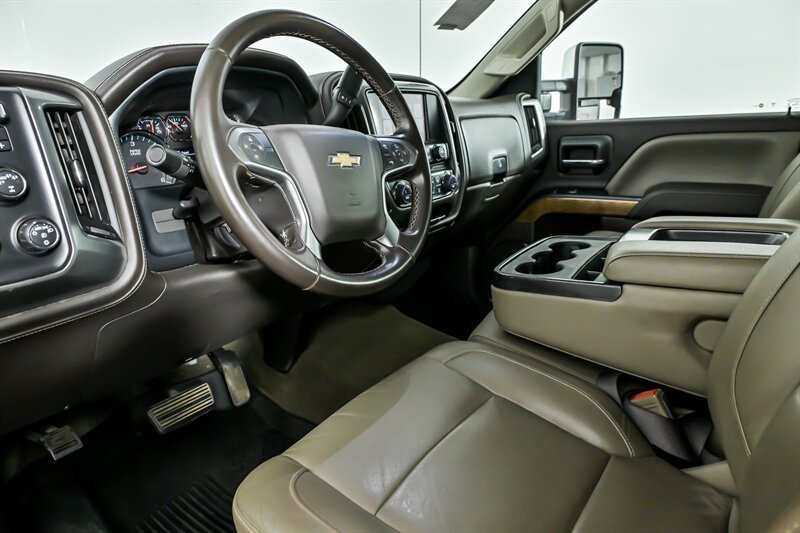 2017 Chevrolet Silverado 1500 LTZ - Photo 18