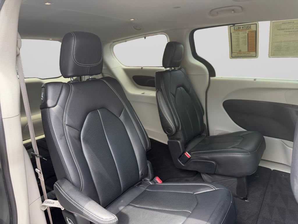 Used 2022 White Chrysler Touring L image 18