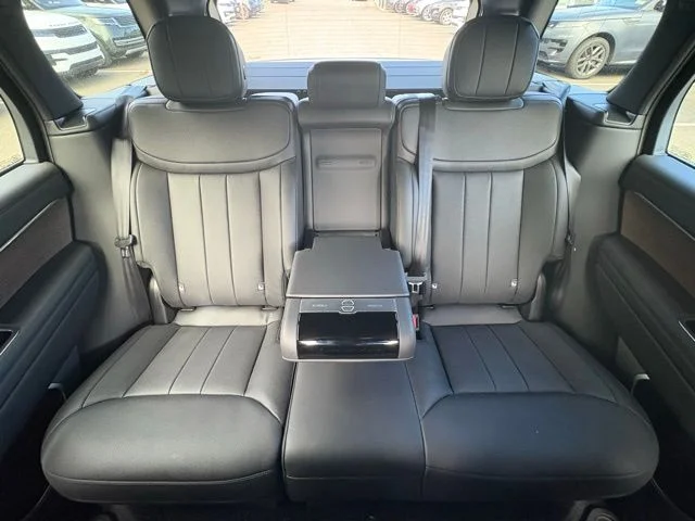 New 2026 Santorini Black Land Rover SE image 32