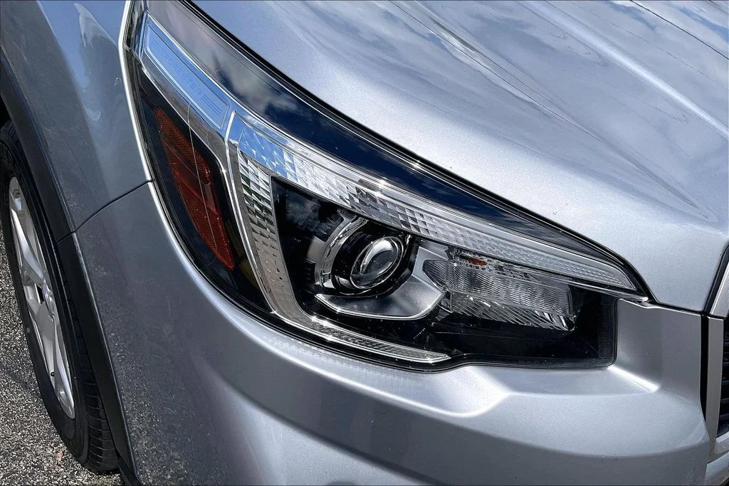 Used 2019 Silver Subaru Base image 32