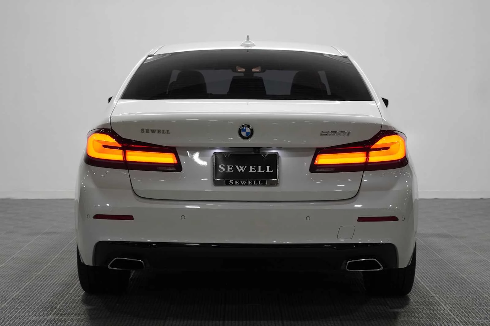 Used 2022 Mineral White Metallic BMW 530i image 5